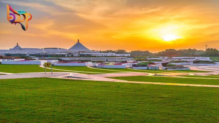 Al Mamazar beach park view